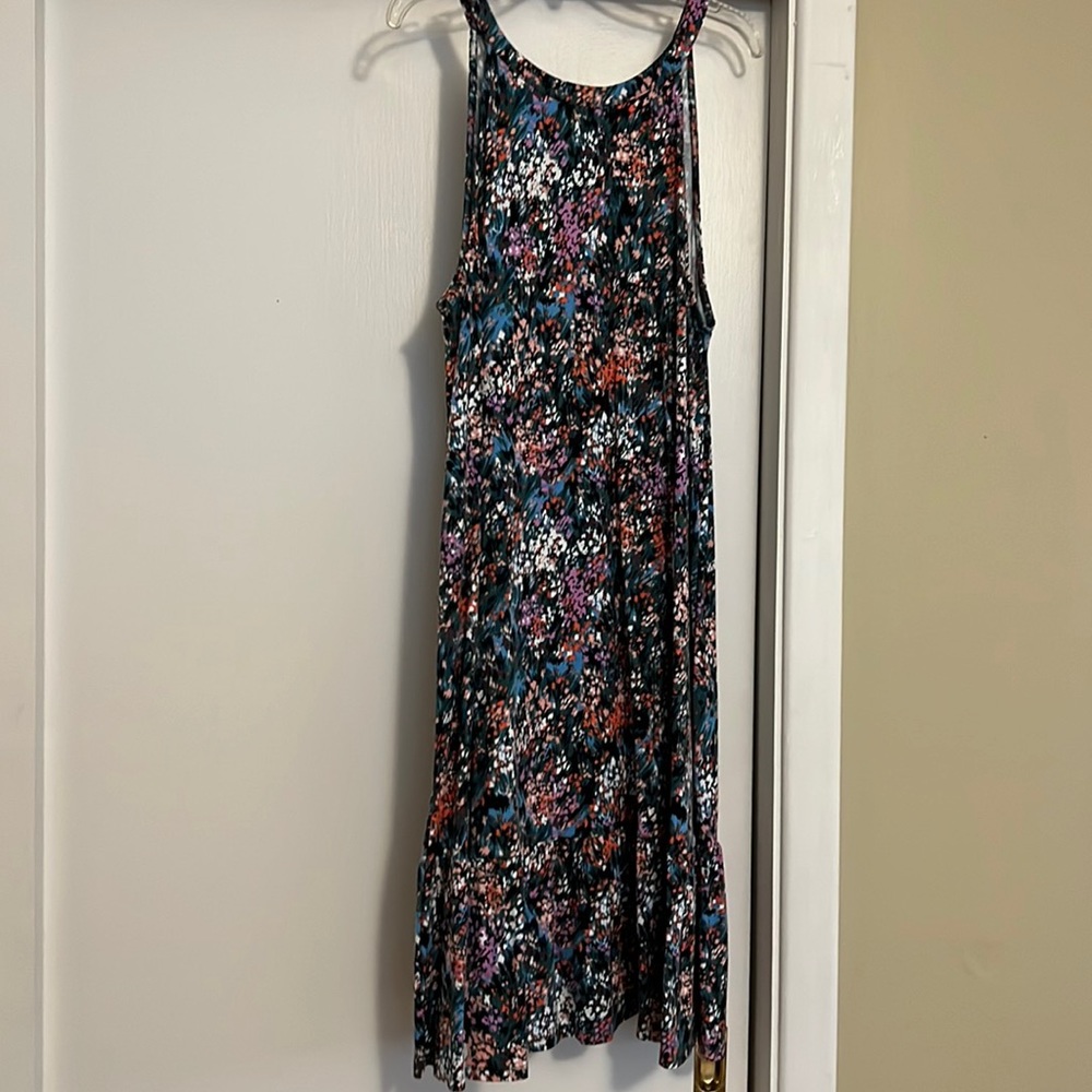 Great dress for spring or summer! Size L